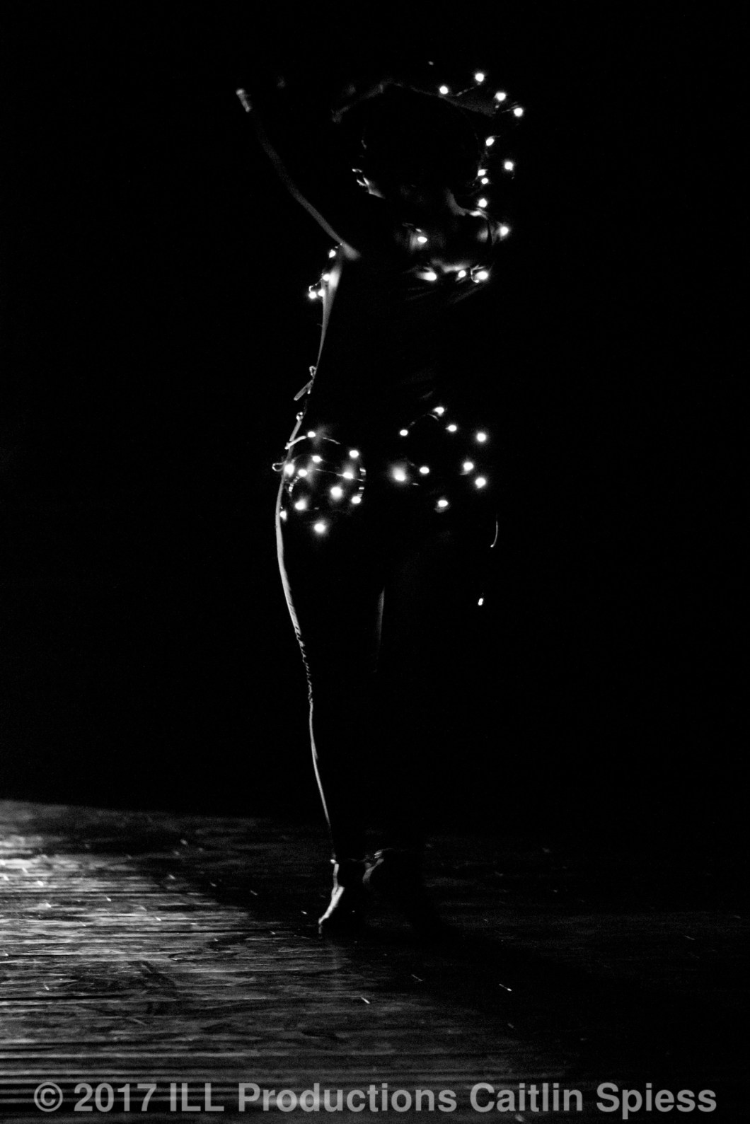 17-SheMoon-ShowSelects-Web-11